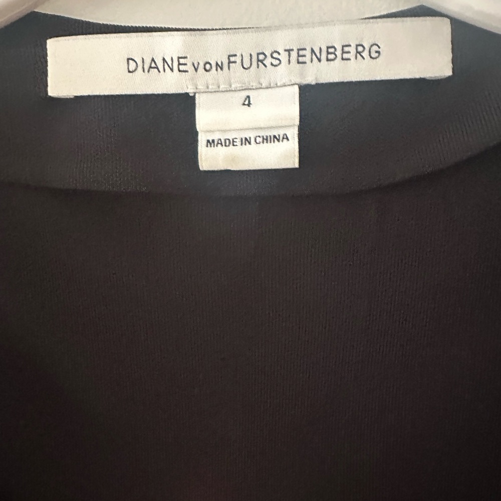 Elegant Black and White Diane von Furstenberg Classic Wrap Dress - Picture 6 of 6